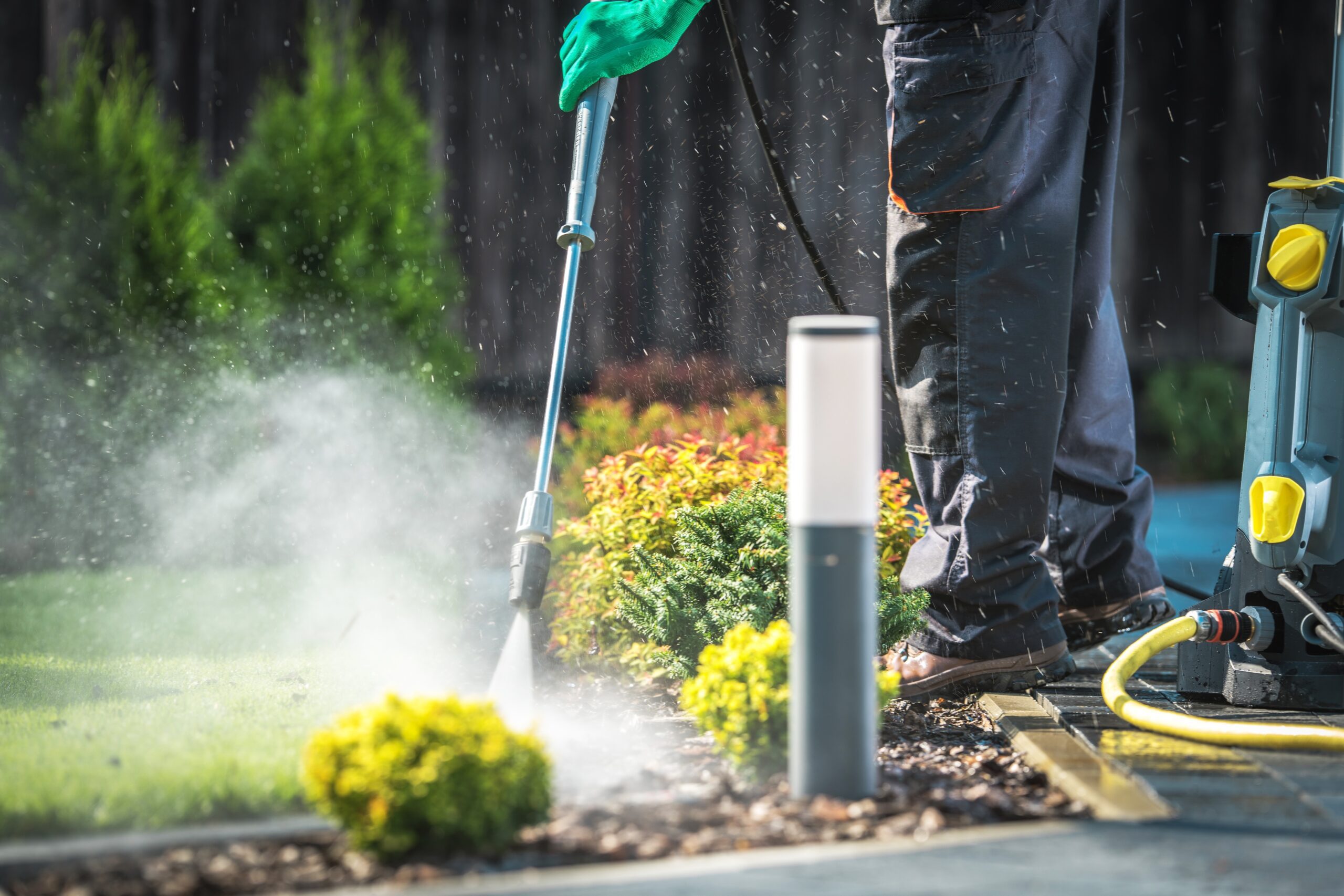 Nodig voor je volgende BBQ: Een sprankelend schoon terras - laat het reinigen zodat je gasten versteld staan!