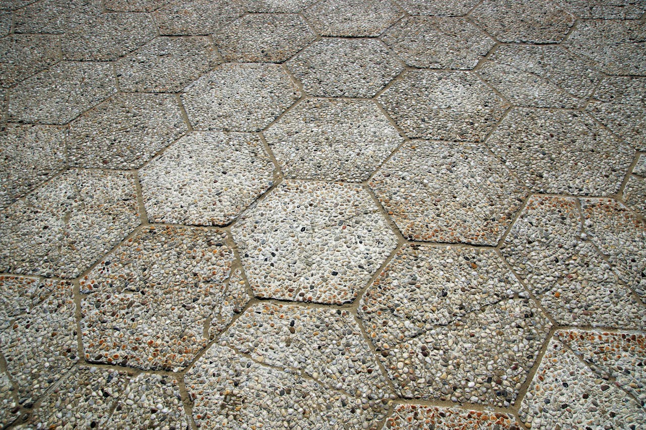 Grindtegels reinigen voor een schone uitstraling van uw tuin en of terras.